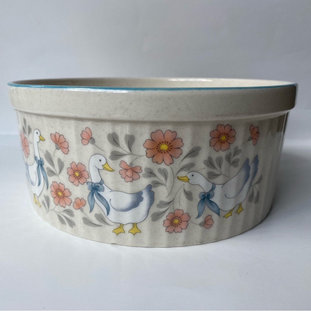 Vintage Geese, Classic Collection, Round Casserole Dish